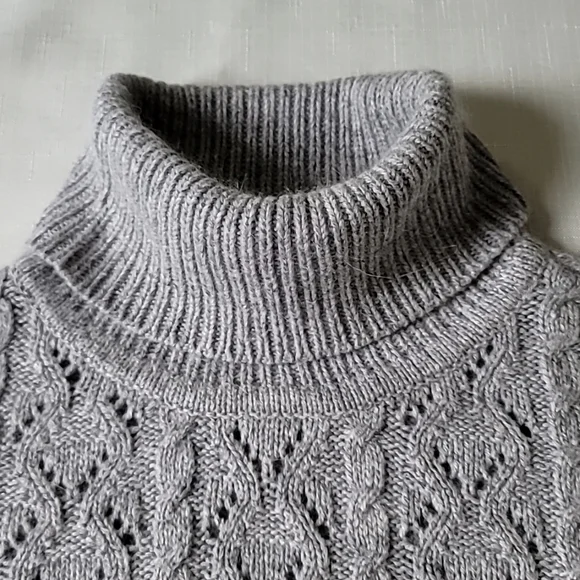 NWOT Michael Kors Gray Turtleneck Sweater, Size S - Picture 9 of 12